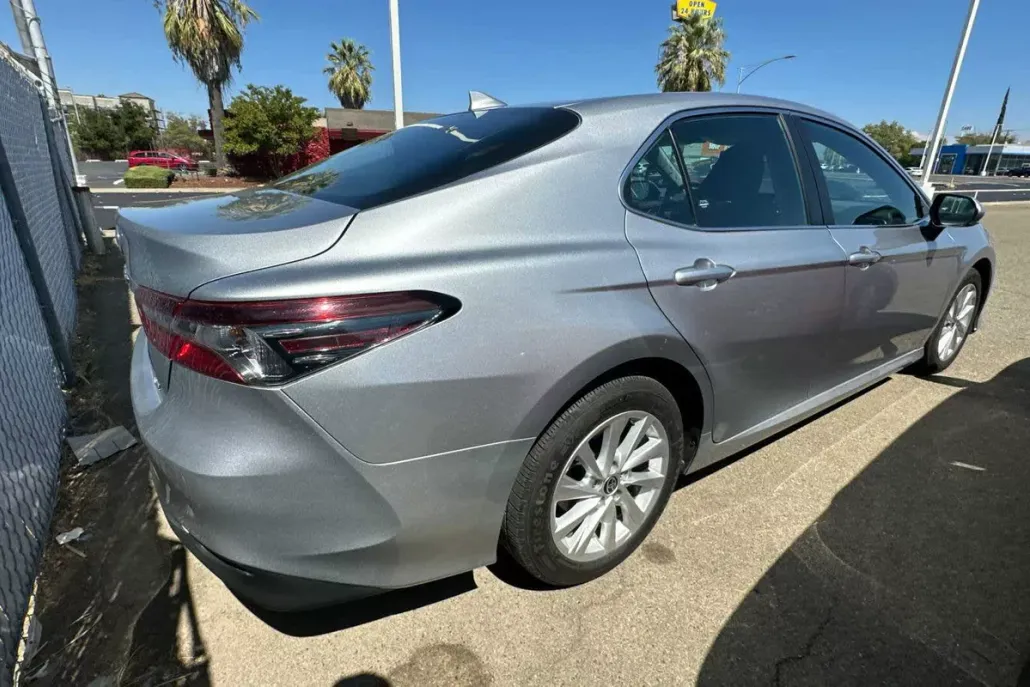 2023 Toyota Camry LE photo 1