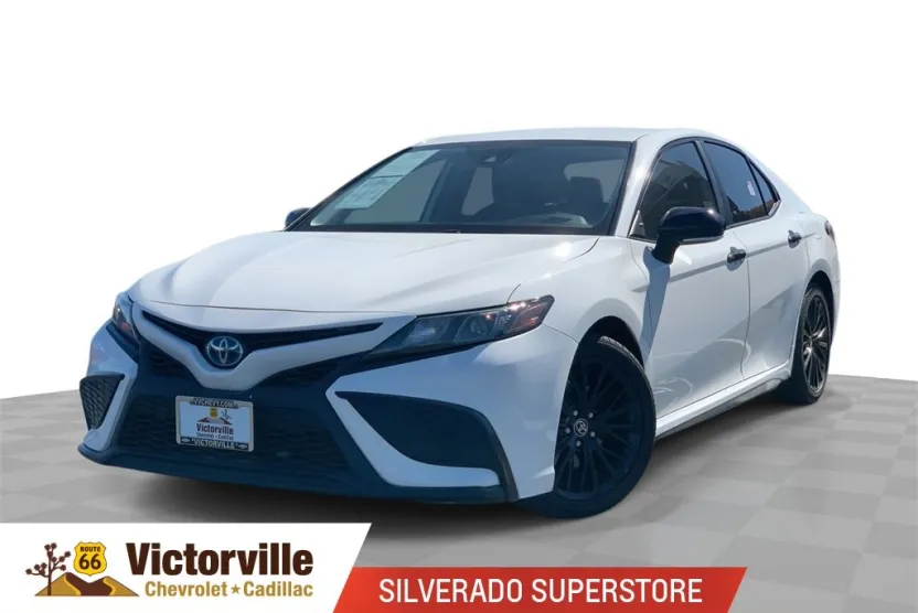 2022 Toyota Camry SE Hybrid photo 1