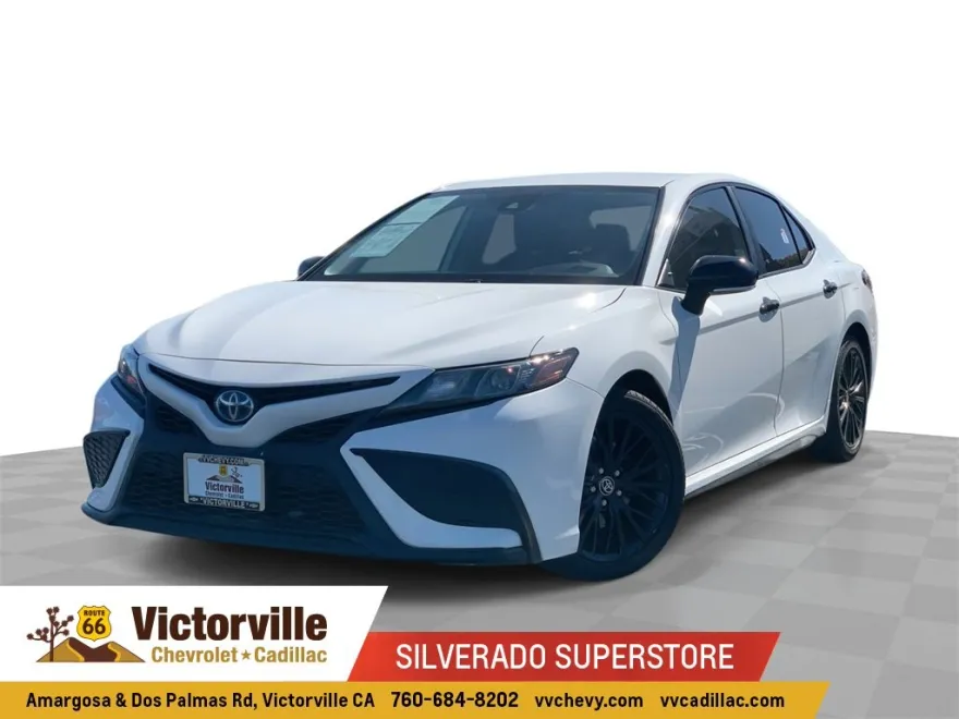 2022 Toyota Camry SE Hybrid photo 1