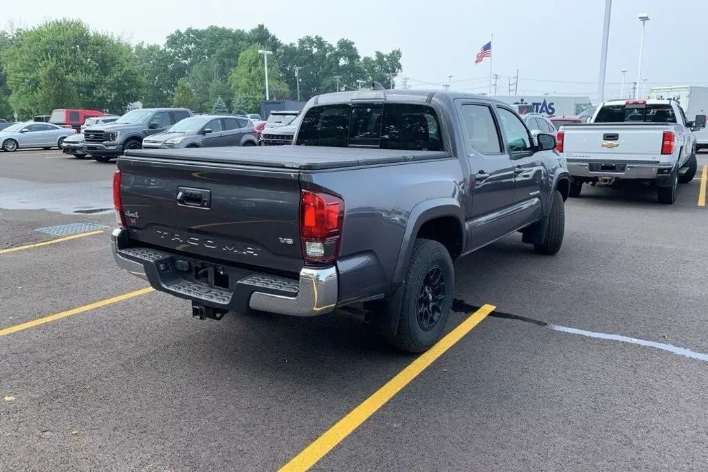 2022 Toyota Tacoma SR5 V6 photo 1
