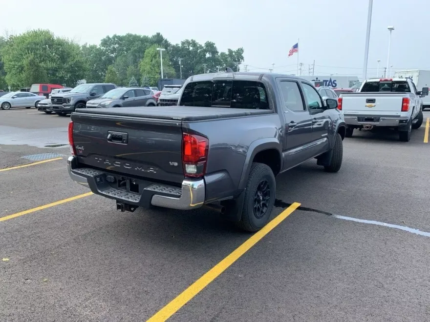 2022 Toyota Tacoma SR5 V6 photo 1