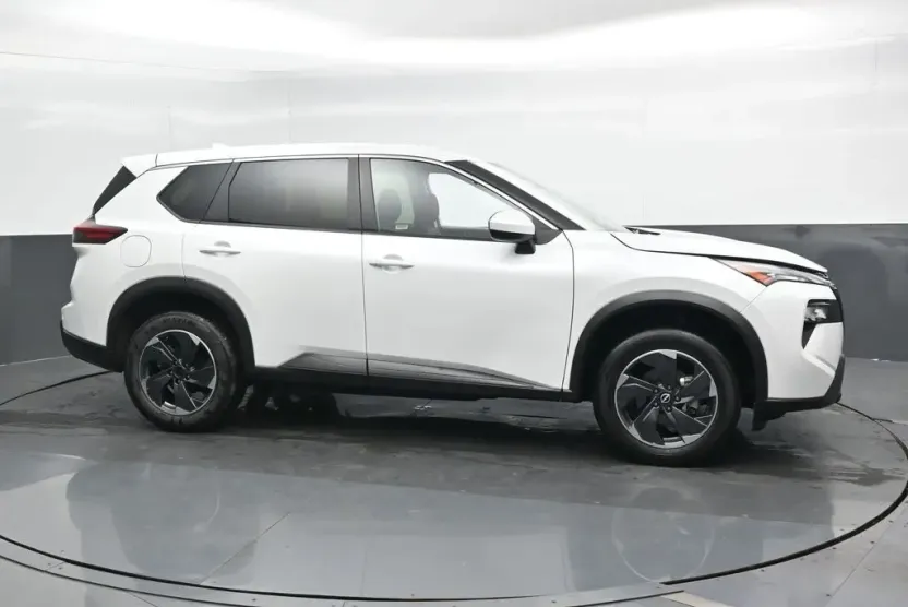 2024 Nissan Rogue SV AWD photo 1