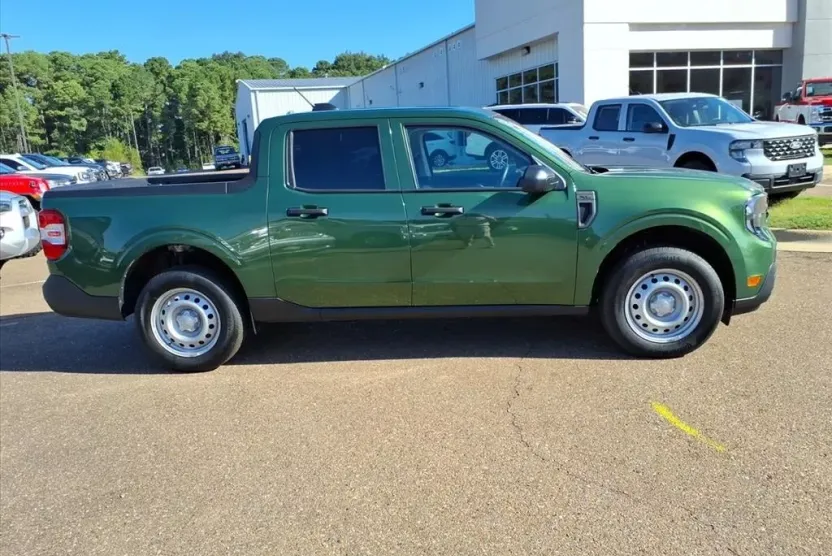 2025 Ford Maverick XL photo 1