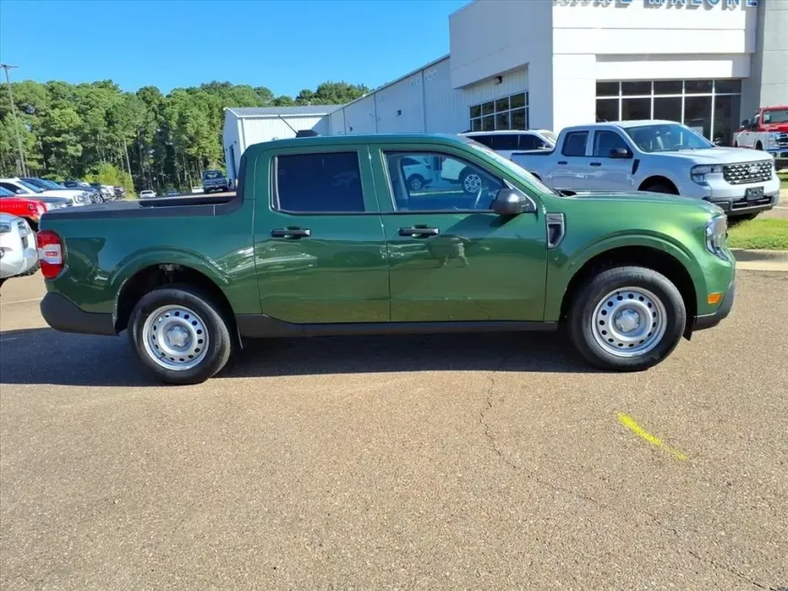 2025 Ford Maverick XL photo 1