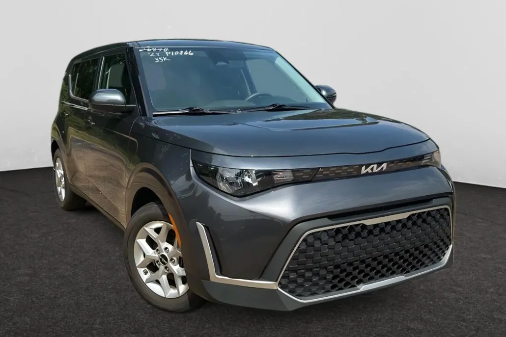 2023 Kia Soul LX photo 1