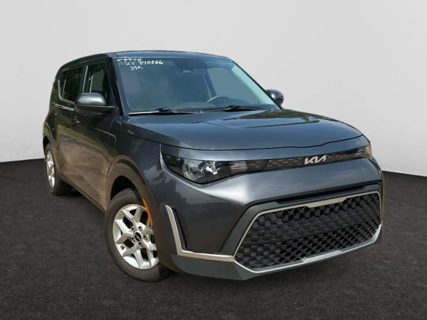 2023 Kia Soul LX photo 1