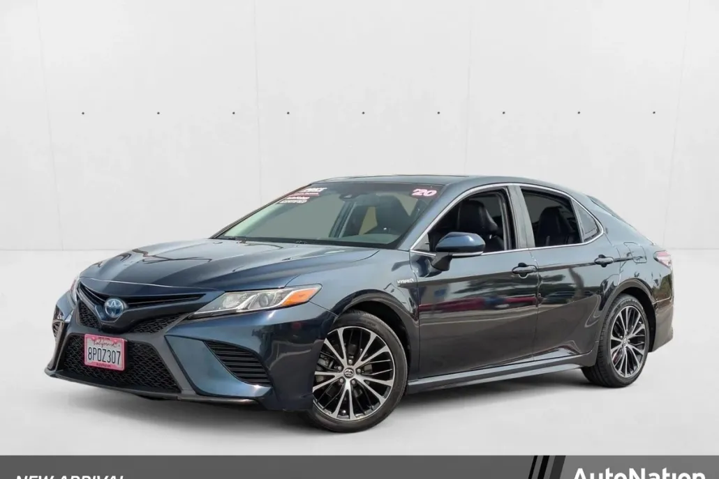 2020 Toyota Camry Hybrid SE photo 1