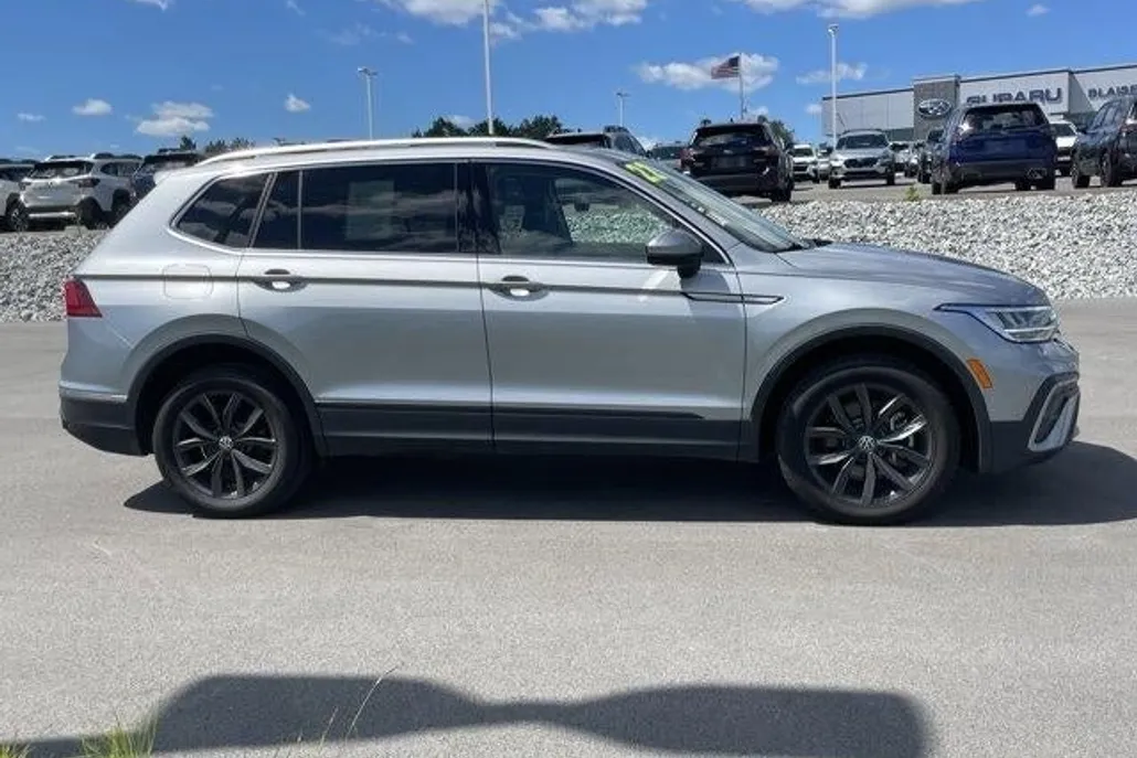 2022 Volkswagen Tiguan SE photo 1