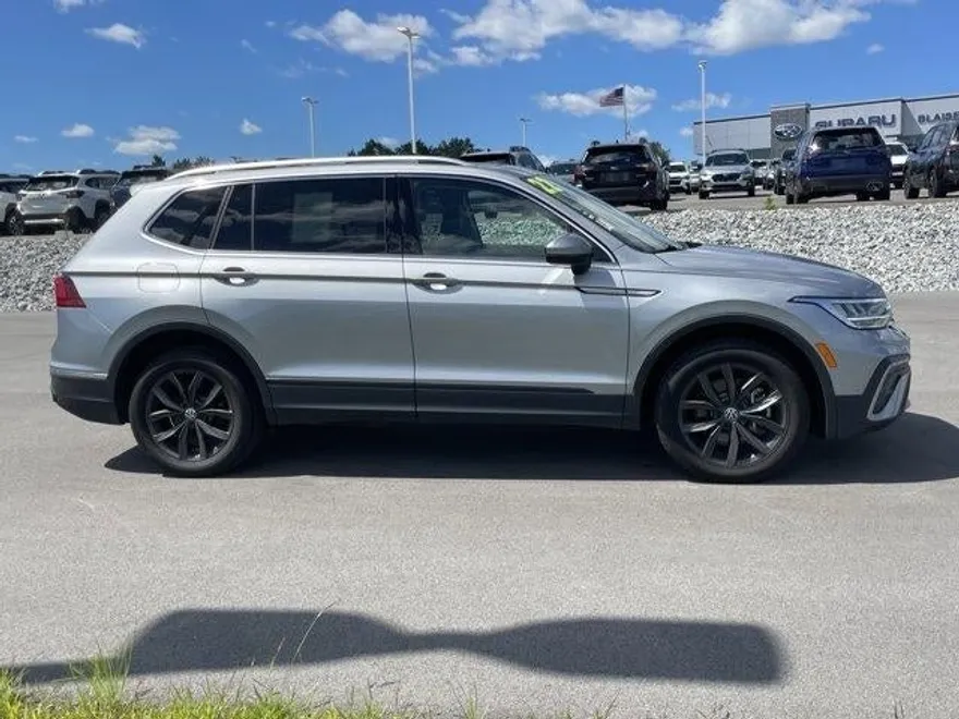 2022 Volkswagen Tiguan SE photo 1