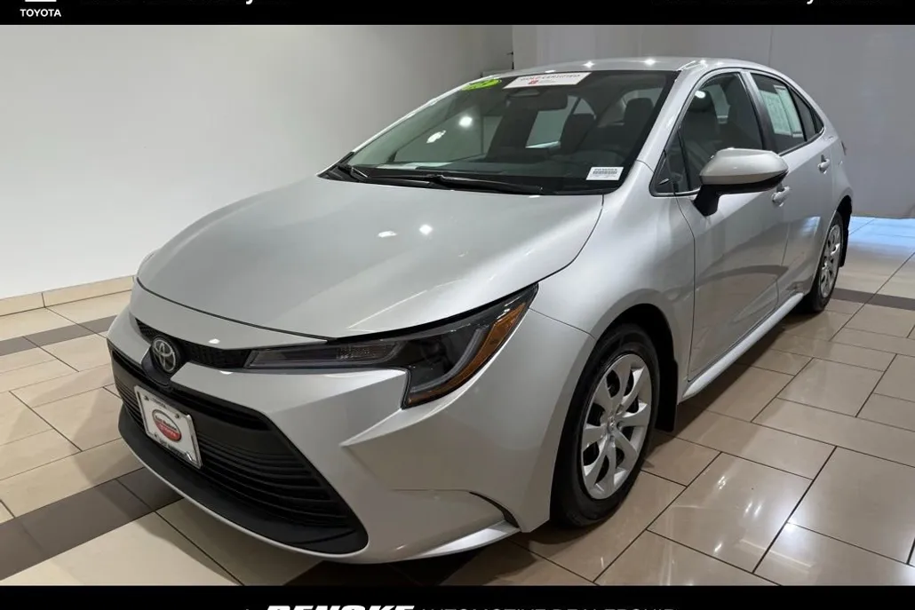 2023 Toyota Corolla LE photo 1