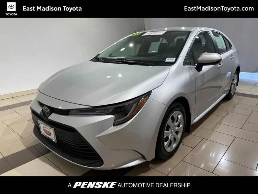 2023 Toyota Corolla LE photo 1