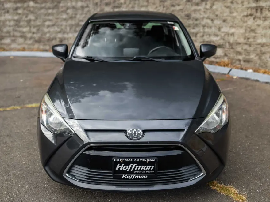 2017 Toyota Yaris iA Base photo 1