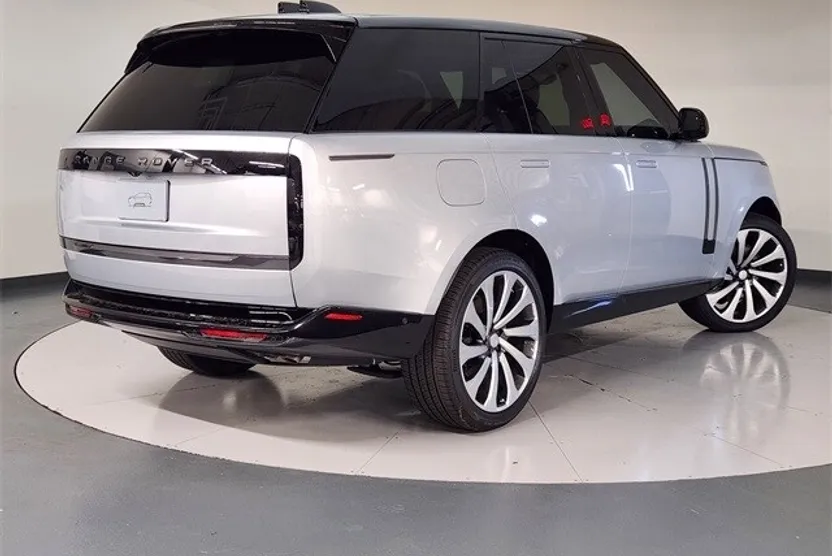 2025 Land Rover Range Rover SE photo 1