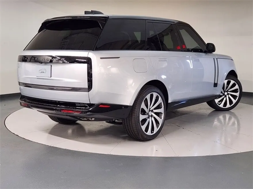 2025 Land Rover Range Rover SE photo 1