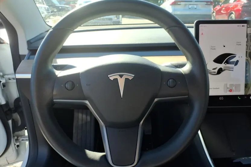 2019 Tesla Model 3 Long Range photo 1