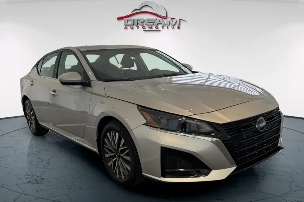 2025 Nissan Altima SV photo 1