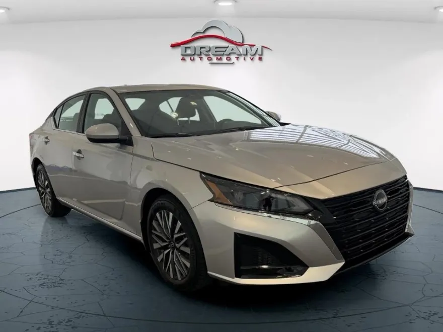 2025 Nissan Altima SV photo 1