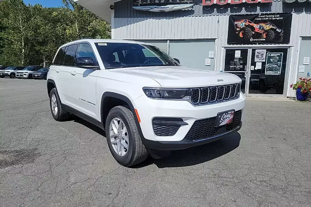 2025 Jeep Grand Cherokee Laredo Altitude photo 1