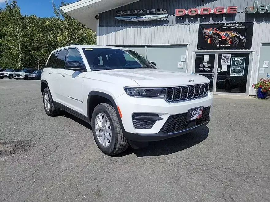2025 Jeep Grand Cherokee Laredo Altitude photo 1