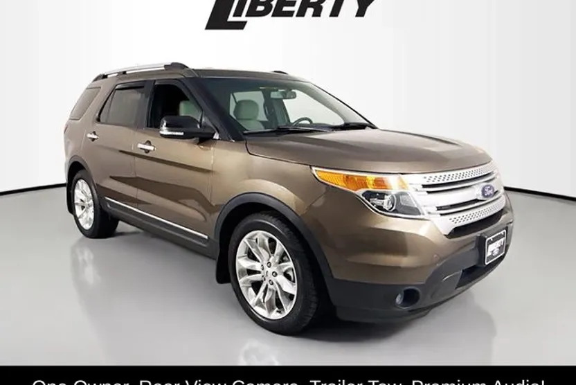 2015 Ford Explorer XLT photo 1