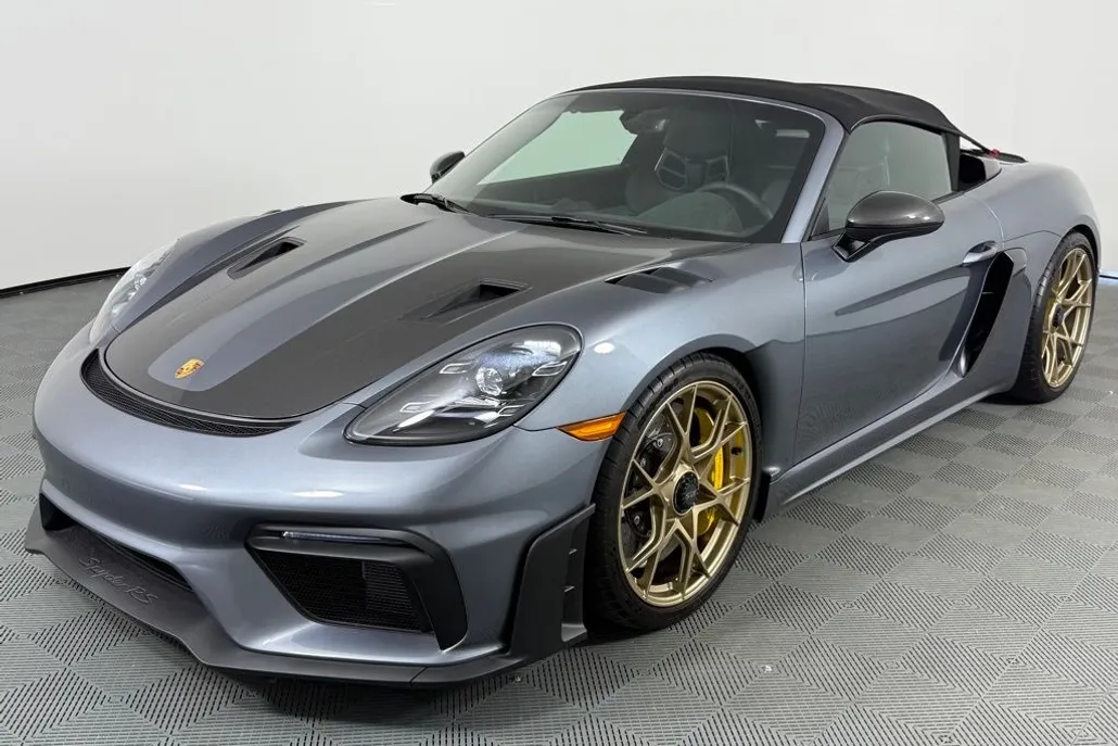 2024 Porsche Boxster Spyder photo 1