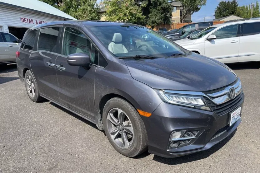 2020 Honda Odyssey Touring photo 1