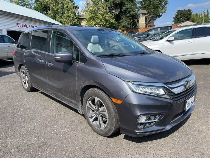 2020 Honda Odyssey Touring photo 1
