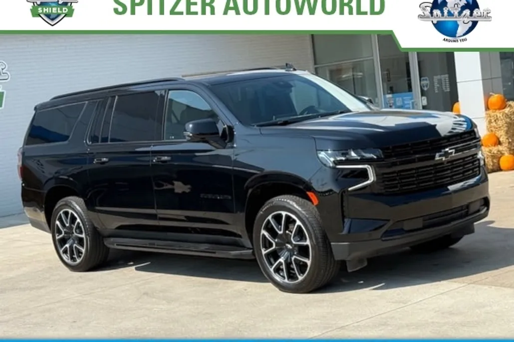 2023 Chevrolet Suburban RST photo 1