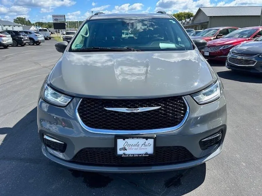 2022 Chrysler Pacifica Touring L photo 1