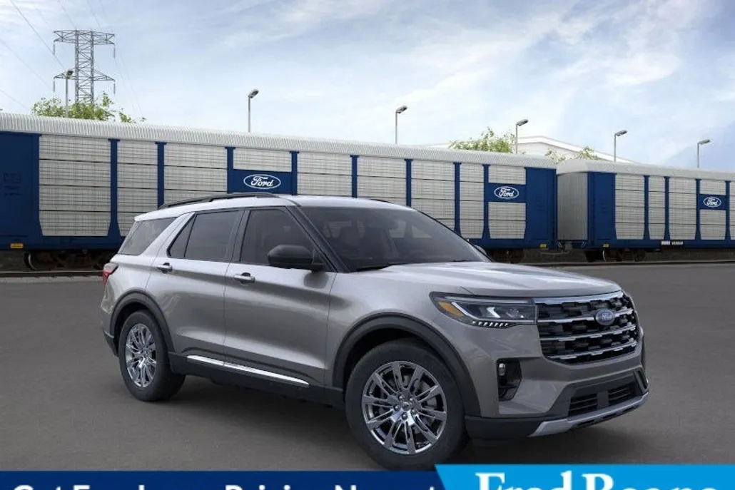 2025 Ford Explorer photo 1