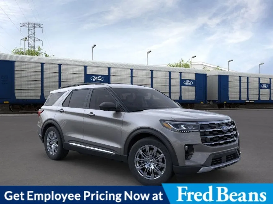 2025 Ford Explorer photo 1