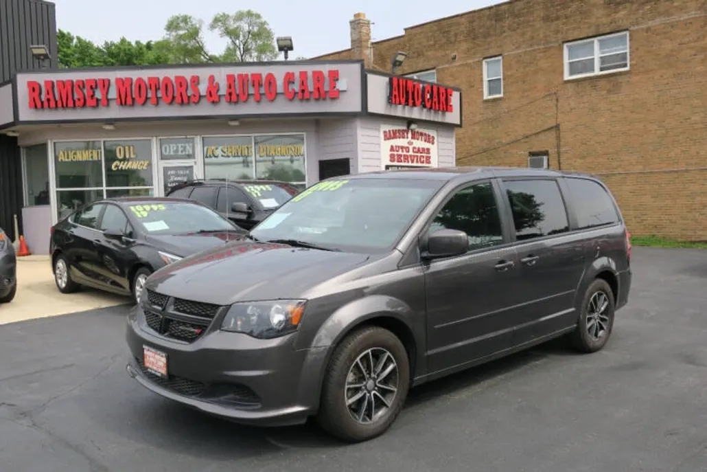 2017 Dodge Grand Caravan SE SXT Express photo 1