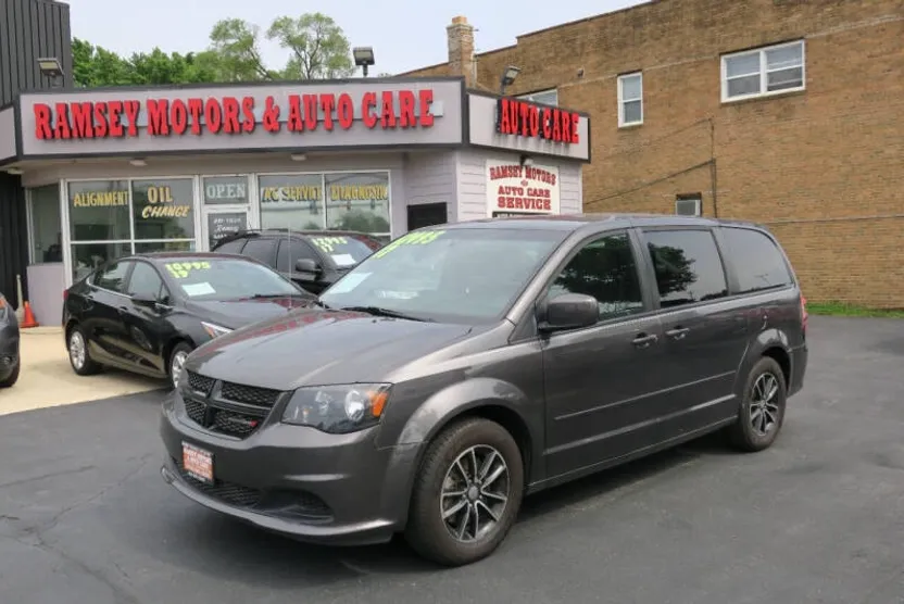2017 Dodge Grand Caravan SE SXT Express photo 1