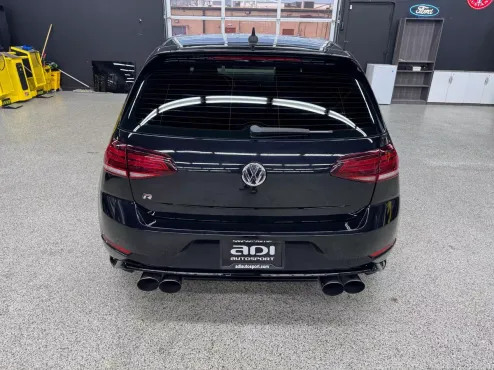 2018 Volkswagen Golf R Base photo 4