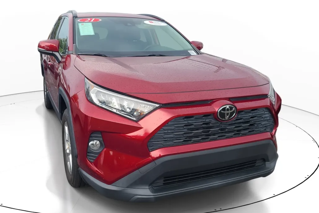 2021 Toyota RAV4 XLE photo 1