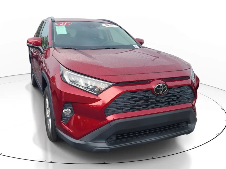 2021 Toyota RAV4 XLE photo 1