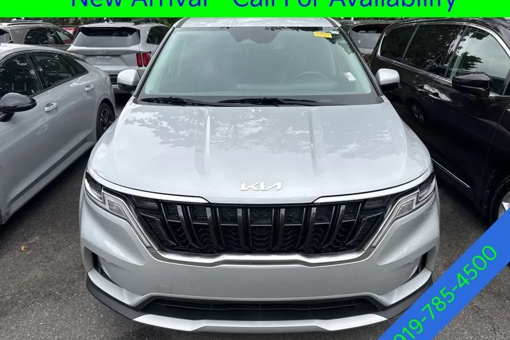 2023 Kia Carnival LX photo 1