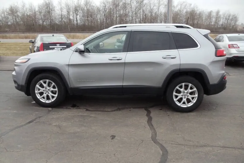 2016 Jeep Cherokee Latitude photo 1