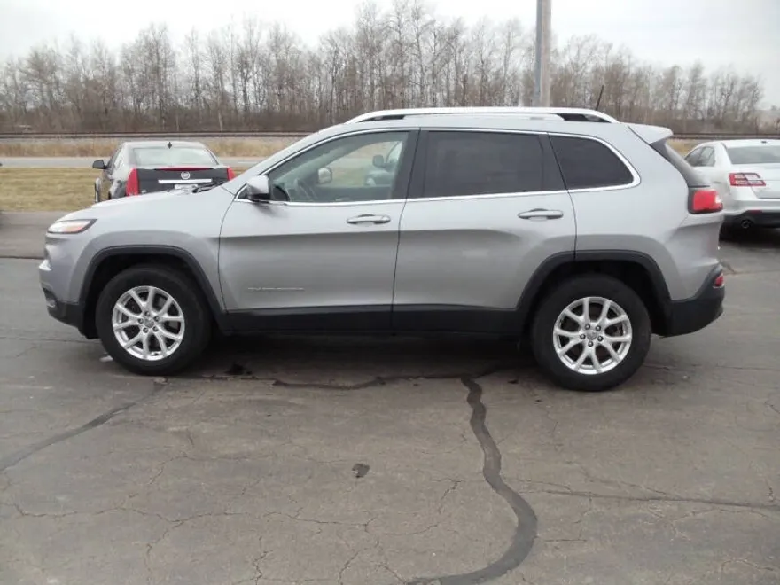 2016 Jeep Cherokee Latitude photo 1