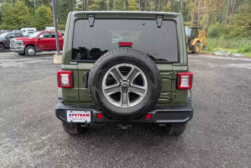 2021 Jeep Wrangler Unlimited Sahara photo 1
