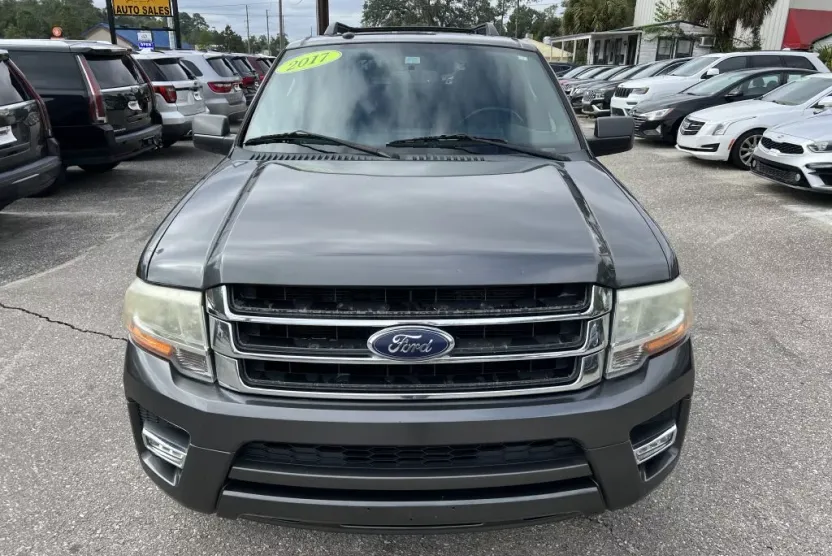 2017 Ford Expedition XLT photo 1