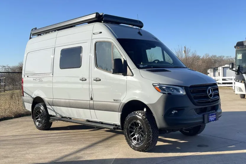 2024 Mercedes Benz Sprinter 2500 photo 1