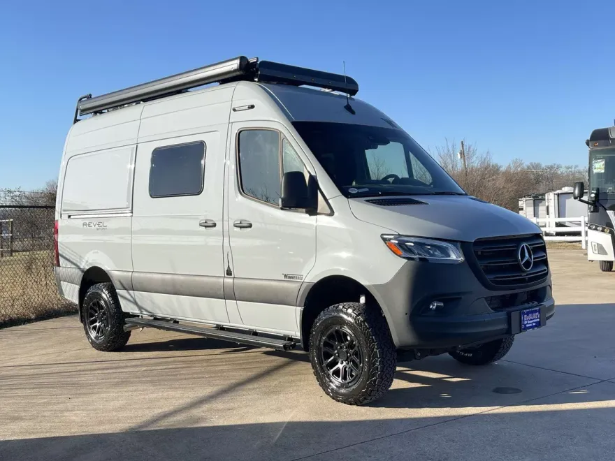 2024 Mercedes Benz Sprinter 2500 photo 1