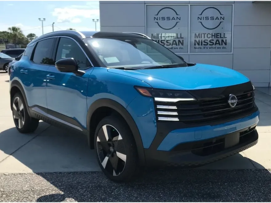 2025 Nissan Kicks SR photo 1