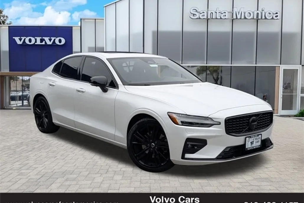 2024 Volvo S60 B5 Plus Black Edition photo 1