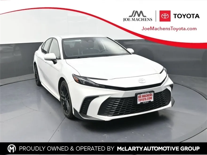 2025 Toyota Camry SE photo 1