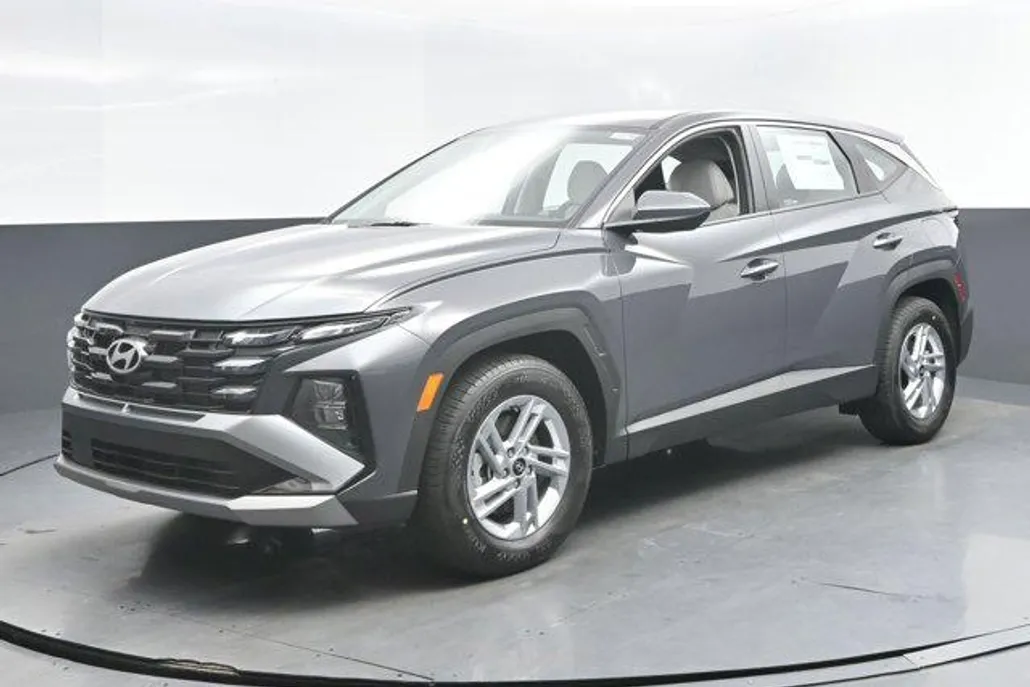2025 Hyundai Tucson SE photo 1