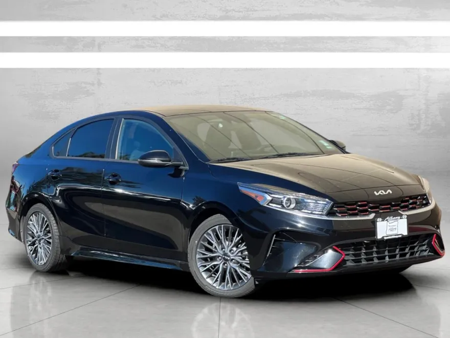 2023 Kia Forte GT-Line photo 1