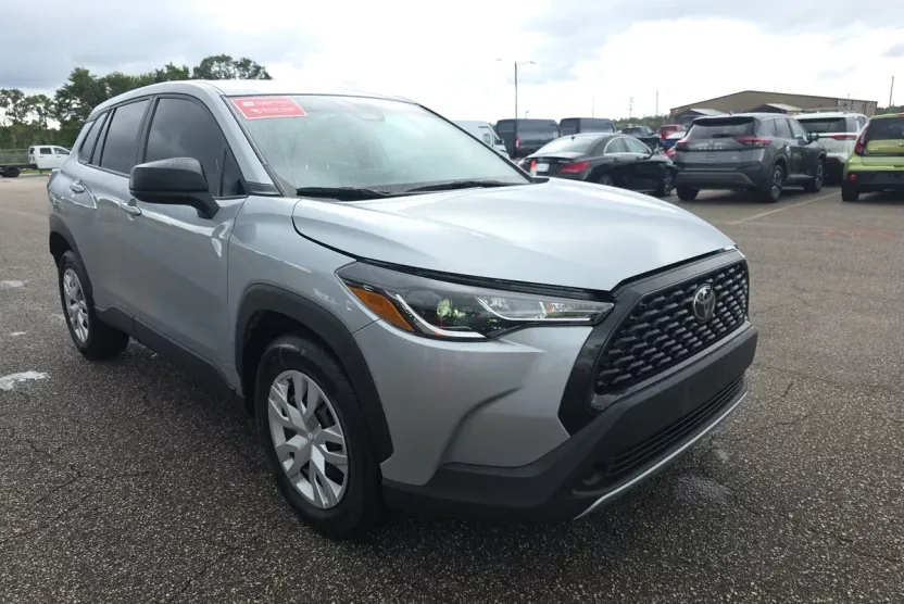 2024 Toyota Corolla Cross L photo 1