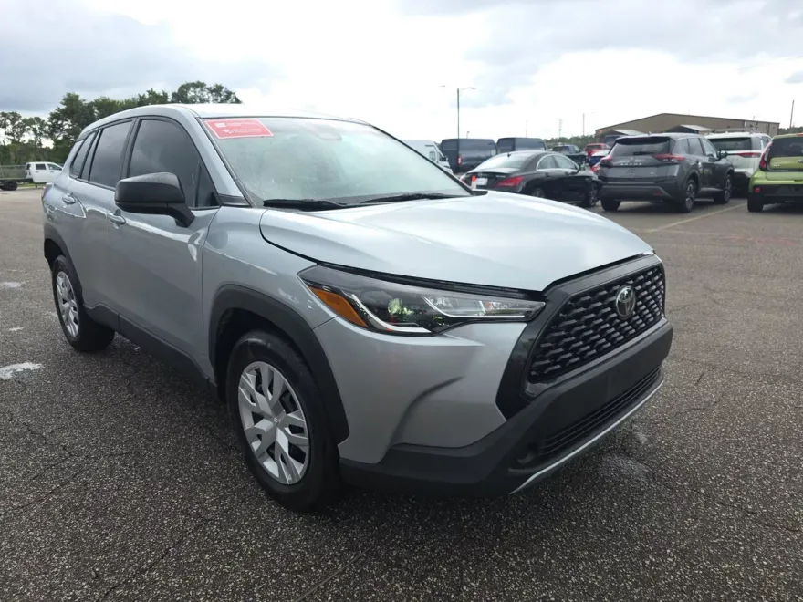 2024 Toyota Corolla Cross L photo 1